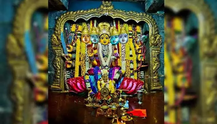 గాయత్రిమాతగా భద్రకాళి అమ్మవారు గాయత్రిమాతగా భద్రకాళి అమ్మవారు