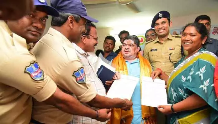 కరీంనగర్ పోలీస్ సిబ్బంది పెండింగ్ బిల్లులు మంజూరు చేయించండి కరీంనగర్ పోలీస్ సిబ్బంది పెండింగ్ బిల్లులు మంజూరు చేయించండి