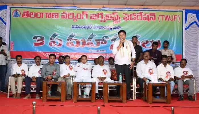 సమాజంలో జర్నలిస్టుల పాత్ర కీలకం సమాజంలో జర్నలిస్టుల పాత్ర కీలకం