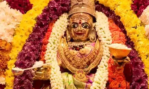 అన్నపూర్ణ దేవిగా ఇంద్రకీలాద్రి దుర్గమ్మ.. కొనసాగుతోన్న భక్తుల రద్దీ
