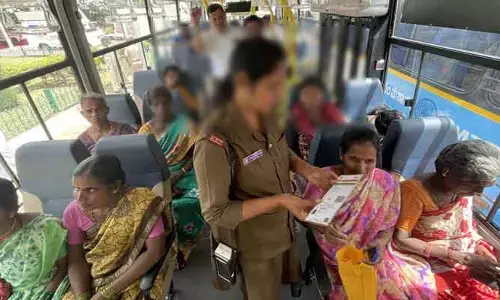 మహిళలకు గుడ్‌న్యూస్.. ఫోన్‌లో ఆధార్ చూపినా బస్సుల్లో ఫ్రీ జర్నీ
