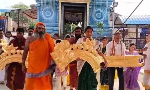 జోగులాంబ అమ్మవారికి బంగారు మకరతోరణం