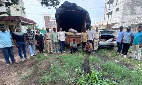 తొర్రూరులో ఎక్సైజ్ పోలీసుల దాడి