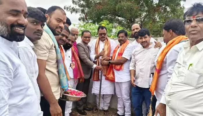 పేదల పక్షం కాంగ్రెస్ ప్రభుత్వం పేదల పక్షం కాంగ్రెస్ ప్రభుత్వం