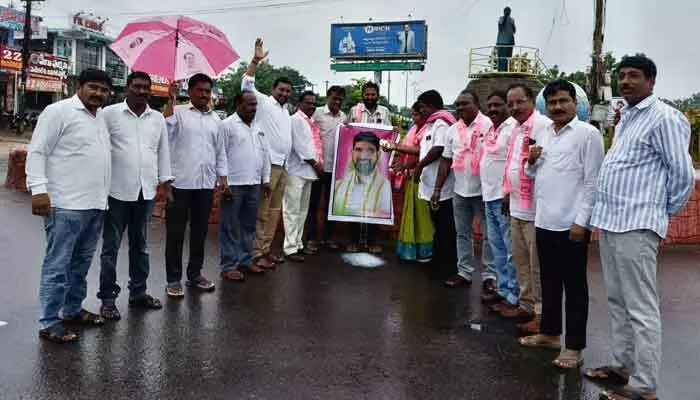హుజురాబాద్లో నిధుల రాజకీయం.. హుజురాబాద్లో నిధుల రాజకీయం..