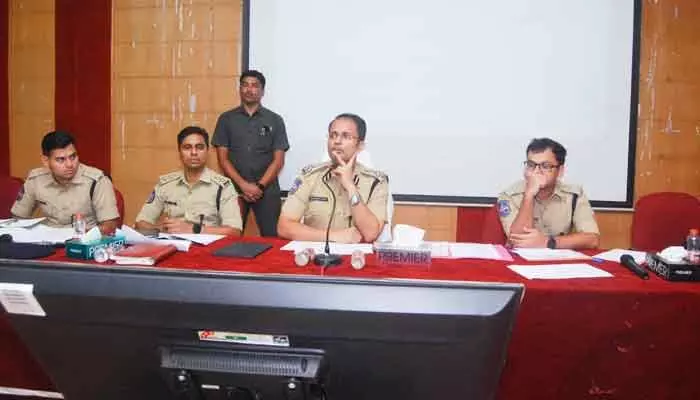 దొంగల పట్టివేతకు ప్రత్యేక బృందాలు దొంగల పట్టివేతకు ప్రత్యేక బృందాలు