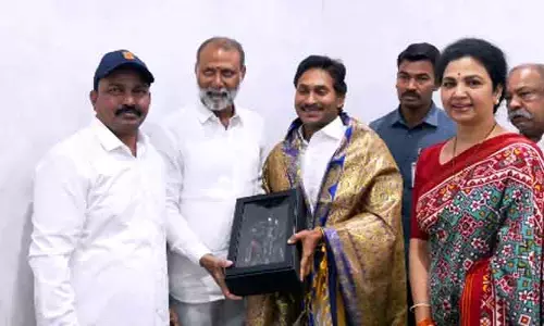కూటమికి బిగ్ షాక్.. వైసీపీలో చేరిన కర్నూలు జిల్లా కీలక నేతలు