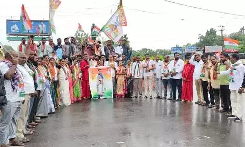 హుజురాబాద్‌లో నిధుల రాజకీయం..