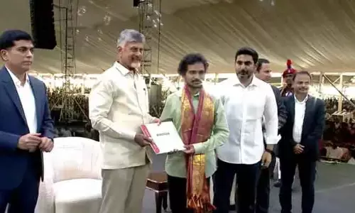 Ap Govt: డీఎస్సీ ఉద్యోగులకు నియామక పత్రాల అందజేత