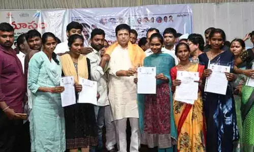 మహిళల ఆర్థికాభివృద్ధికి తోడ్పడుతాం