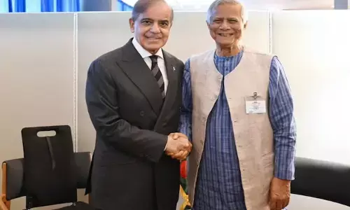 Shareef: యూనస్, దిస్సనాయకేలతో పాక్ ప్రధాని రహస్య భేటీ.. ద్వైపాక్షిక సంబంధాలపై చర్చ