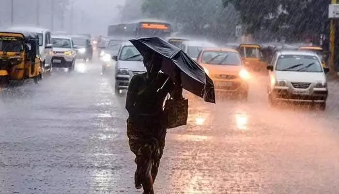 రెడ్ అలర్ట్.. తెలంగాణ జిల్లాల్లో అత్యంత భారీ వర్షాలు రెడ్ అలర్ట్.. తెలంగాణ జిల్లాల్లో అత్యంత భారీ వర్షాలు