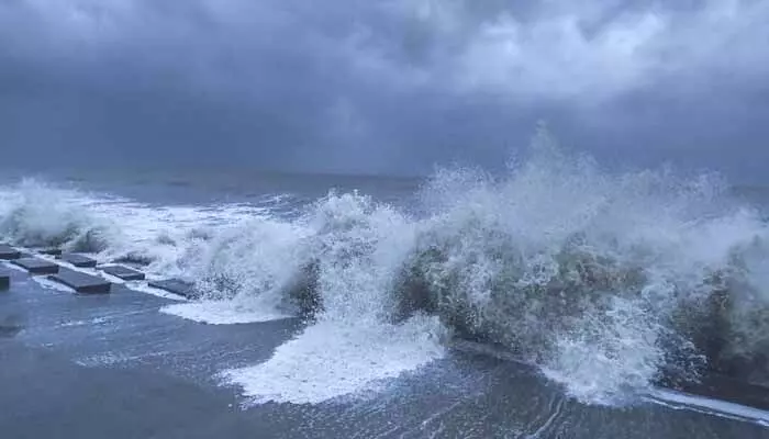 బ్రేకింగ్: దూసుకొస్తున్న వాయుగుండం.. 8 జిల్లాలకు అతిభారీ వర్షాలు బ్రేకింగ్: దూసుకొస్తున్న వాయుగుండం.. 8 జిల్లాలకు అతిభారీ వర్షాలు