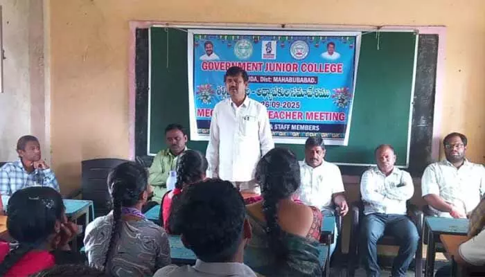 తల్లిదండ్రుల సహకారమే విద్యార్థుల విజయానికి బలం తల్లిదండ్రుల సహకారమే విద్యార్థుల విజయానికి బలం