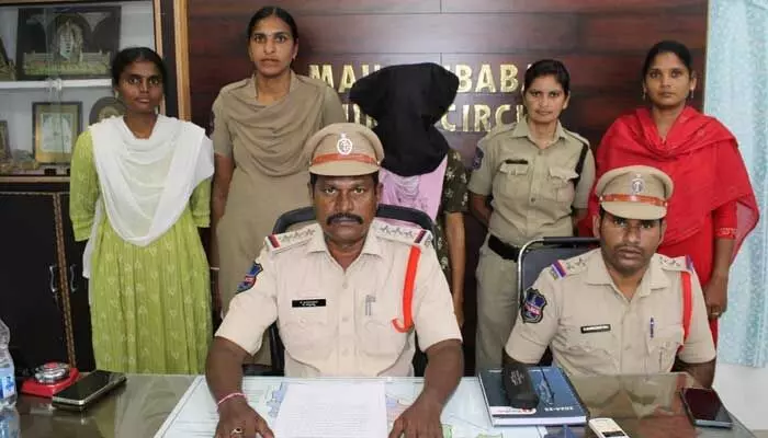 ఇద్దరు కొడుకులను చంపిన తల్లి.. కారణం ఇదే..! ఇద్దరు కొడుకులను చంపిన తల్లి.. కారణం ఇదే..!