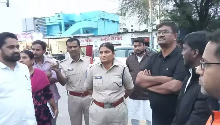 భారీ వర్షాల నేపథ్యంలో పోలీసులు అప్రమత్తంగా ఉండాలి : ఎస్పీ జానకీ భారీ వర్షాల నేపథ్యంలో పోలీసులు అప్రమత్తంగా ఉండాలి : ఎస్పీ జానకీ