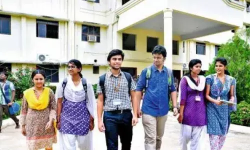 కాలేజీ విద్యార్థులకు గుడ్‌న్యూస్.. ఒకరోజు ముందే దసరా సెలవులు ప్రకటించిన బోర్డు