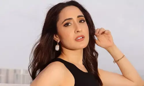 Pragya Jaiswal : గ్లామర్‌తో ఉక్కిరిబిక్కిరి చేస్తున్న బ్యూటీ