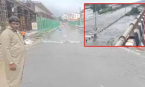నగరాన్ని ముంచెత్తుతున్న వర్షం.. మూసారాంబాగ్ బ్రిడ్జి, ఓఆర్ఆర్ సర్వీస్ రోడ్డు మూసివేత