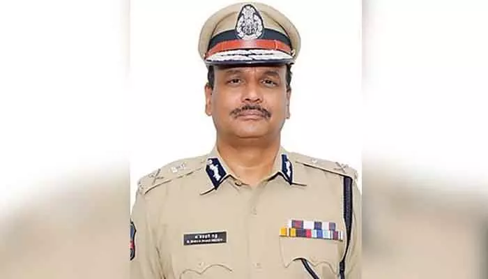 పోలీసు శాఖ ప్రతిష్టను పెంచుతా.. కొత్త DGP శివధర్ రెడ్డి కీలక వ్యాఖ్యలు పోలీసు శాఖ ప్రతిష్టను పెంచుతా.. కొత్త DGP శివధర్ రెడ్డి కీలక వ్యాఖ్యలు