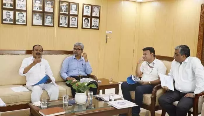 ఎంఎంటీఎస్ రైళ్ల సంఖ్య పెంచాలి : ఎంపీ ఈటల డిమాండ్ ఎంఎంటీఎస్ రైళ్ల సంఖ్య పెంచాలి : ఎంపీ ఈటల డిమాండ్