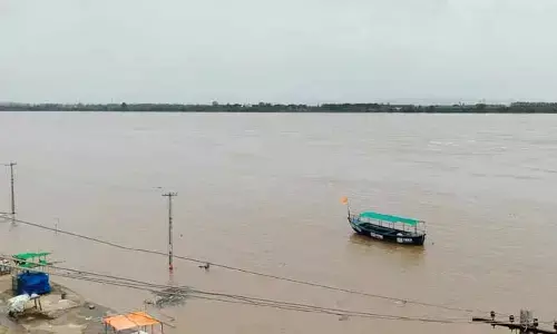 Godavari floods : రెండవ ప్రమాద హెచ్చరికకు చేరువలో గోదావరి..