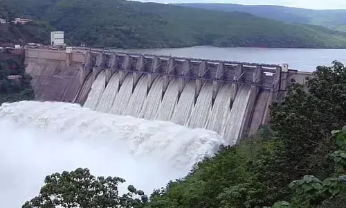 కృష్ణమ్మ పరవళ్లు.. శ్రీశైలం ప్రాజెక్టు నుంచి భారీగా నీటి విడుదల