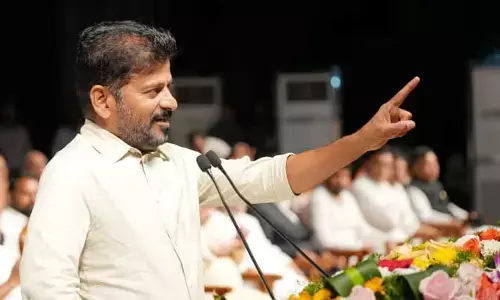 వాళ్లను చూస్తే మీకు మీ తల్లిదండ్రులు గుర్తుకు రావాలి..  గ్రూపు-1 ఉద్యోగులకు CM రేవంత్ సూచన