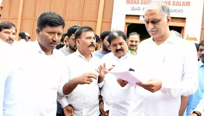 వారికి దీపావళి పండగ లేకుండా చేయడం దుర్మార్గం.. సర్కార్పై హరీష్ రావు ఫైర్ వారికి దీపావళి పండగ లేకుండా చేయడం దుర్మార్గం.. సర్కార్పై హరీష్ రావు ఫైర్