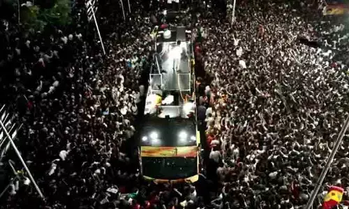 విజయ్ సభలో తొక్కిసలాట ఘటన... అసలు కారణం అదే అంటున్న ప్రత్యక్ష సాక్షులు!