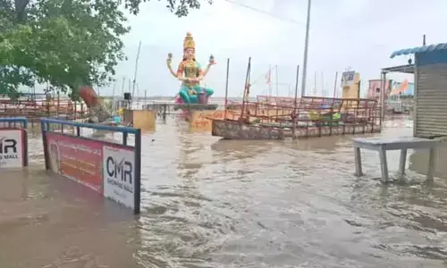 బాసరలో గోదావరి ఉద్ధృతి.. లాడ్జిలు, కాటేజీల్లోకి చేరిన వరద