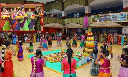 Bathukamma Vedukalu  : ఎల్లలు దాటిన సంబరం. అబుదాబిలో ఘనంగా బతుకమ్మ వేడుకలు