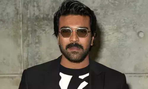 టాలీవుడ్‌లో 18 ఏళ్లు పూర్తి చేసుకున్న గ్లోబల్ స్టార్.. ‘పెద్ది’ పోస్టర్‌‌తో బిగ్ సర్‌ప్రైజ్ ఇచ్చిన డైరెక్టర్
