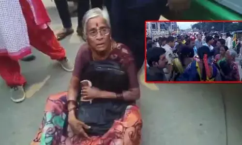 సీటు కోసం గొడవ.. ఆర్టీసీ బస్‌లో వృద్ధురాలిపై దాడి