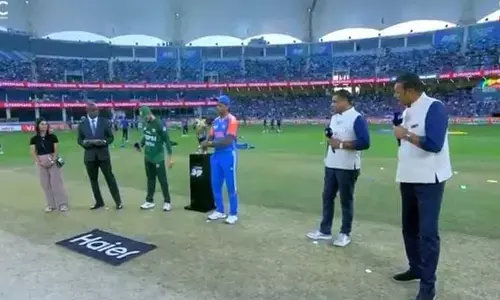 IND VS PAK : టాస్‌ సమయంలో డ్రామా.. టాస్ ప్రెజెంటర్‌ను తెచ్చుకున్న పాక్