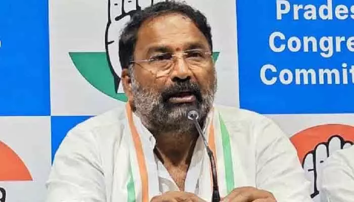 42 శాతం రిజర్వేషన్లు బీసీ బిడ్డలకు ఇచ్చిన వరం.. మంత్రి వాకిటి శ్రీహరి కీలక వ్యాఖ్యలు 42 శాతం రిజర్వేషన్లు బీసీ బిడ్డలకు ఇచ్చిన వరం.. మంత్రి వాకిటి శ్రీహరి కీలక వ్యాఖ్యలు