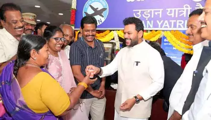 విజయవాడ ఎయిర్పోర్టులో రూ. 10 నుంచి ఆహారం, బేవరేజ్లు విజయవాడ ఎయిర్పోర్టులో రూ. 10 నుంచి ఆహారం, బేవరేజ్లు