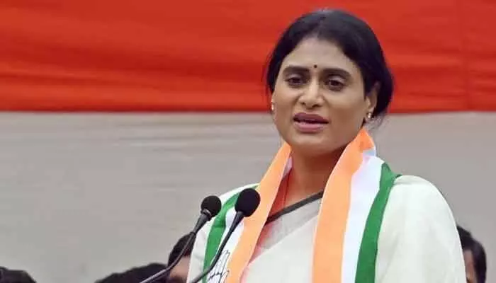 తక్షణమే ఉపసంహరించుకోండి: ప్రభుత్వానికి వైఎస్ షర్మిల వార్నింగ్ తక్షణమే ఉపసంహరించుకోండి: ప్రభుత్వానికి వైఎస్ షర్మిల వార్నింగ్