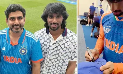 మంత్రి లోకేష్‌కు క్రికెటర్ తిలక్ వర్మ గిఫ్ట్
