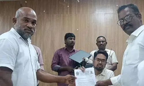 బస్సు షెల్టర్లను ఏర్పాటు చేయాలి