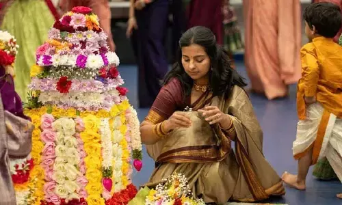 Bathukamma: విదేశాల్లో తెలంగాణ సంస్కృతి, వైభవం.. లూటన్‌లో ఘనంగా బతుకమ్మ వేడుకలు
