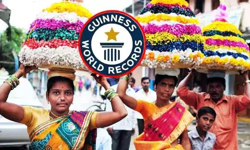 తెలంగాణ బతుకమ్మకు రెండు గిన్నిస్ రికార్డ్స్