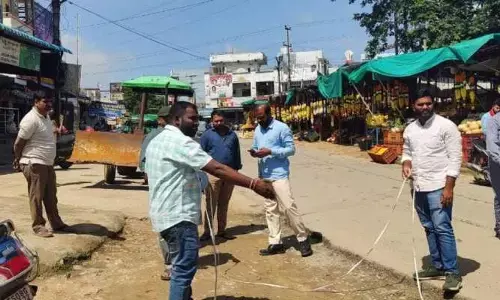 కీసరలో రోడ్డు వేయండి లేదా రహదారినీ ఓపెన్ చేయండి !