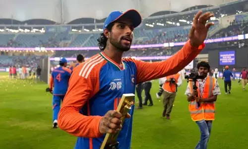 హైదరాబాద్‌కు వచ్చిన ఆసియా కప్ హీరో తిలక్ వర్మ.. ఎయిర్‌పోర్ట్‌లో గ్రాండ్ వెల్‌కమ్