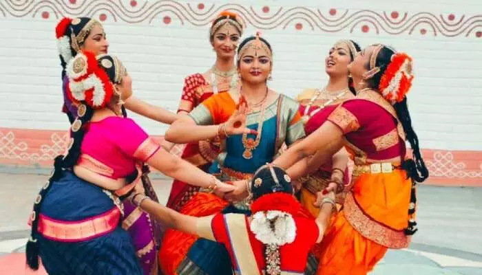 అలరించిన భరతనాట్య ప్రదర్శన అలరించిన భరతనాట్య ప్రదర్శన