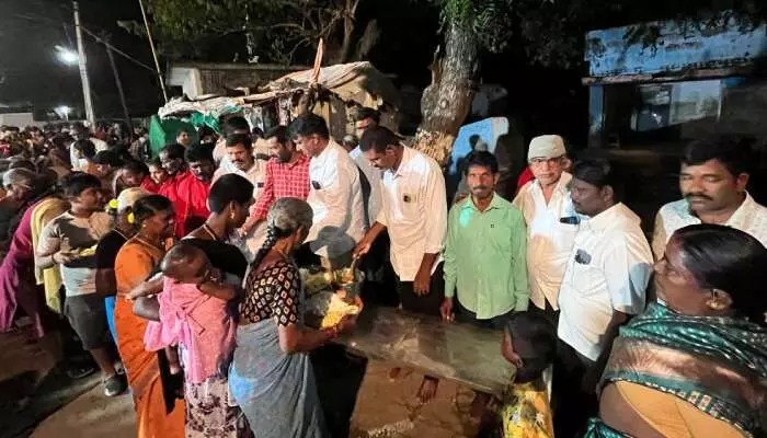 రామాలయం సెంటర్ లో మహా అన్నదానం రామాలయం సెంటర్ లో మహా అన్నదానం