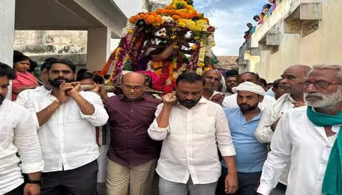 మల్లికార్జున్ అప్పా మరణం పార్టీకి తీరని లోటు : ఎమ్మెల్యే తోట లక్ష్మి కాంతారావు మల్లికార్జున్ అప్పా మరణం పార్టీకి తీరని లోటు : ఎమ్మెల్యే తోట లక్ష్మి కాంతారావు