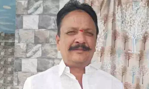 ఖద్దరు వెనుక...,    దాగిన కన్నీటి వ్యథలు..!