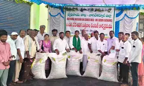 రైతులు ఆధునిక ప‌ద్ద‌తిలో విత్తనాల‌ను వాడాలి : వ్యవసాయ సహాయ సంచాలకులు పూర్ణ‌చంద‌ర్ రెడ్డి