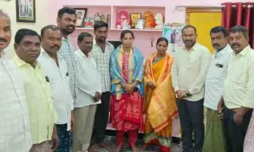 డీఎస్పీగా ఎంపికైన ఎస్సై సుజాతకు ఘ‌న‌ సన్మానం